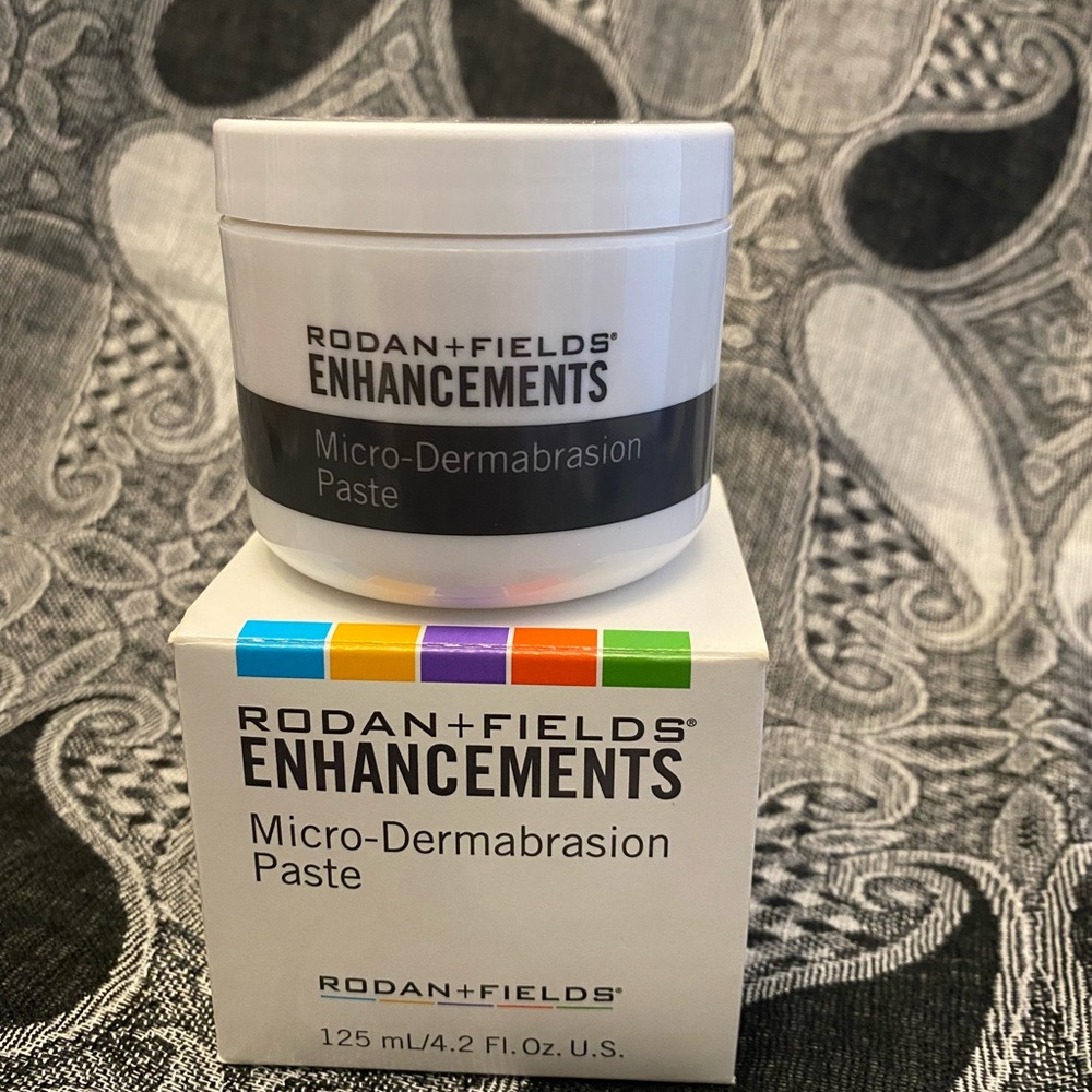 Rodan + Fields Enhancements Micro-Dermabrasion Paste - White and Black